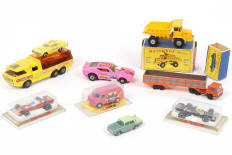 Lot 70 - DIVERS (9)