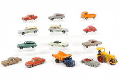 Lot 429 - DINKY TOYS (FRANCE) (14)