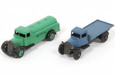 Lot 292 - DINKY TOYS (GB) (2)