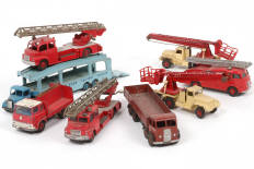 Lot 302 - DINKY TOYS (GB) (8)