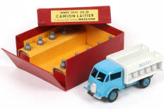 Lot 353 - DINKY TOYS (FRANCE) (1)