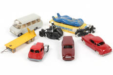Lot 313 - DIVERS (8)