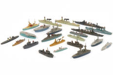 Lot 57 - DIVERS (22)