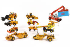 Lot 64 - DIVERS (11)