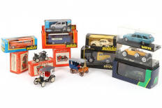 Lot 312 - DIVERS (11)