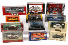 Lot 43 - DIVERS (12)