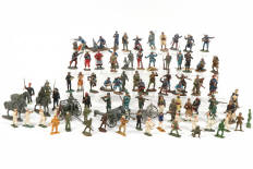 Lot 180 - DIVERS (83)