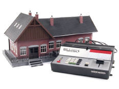 HORNBY 'HO' & DIVERS (2)