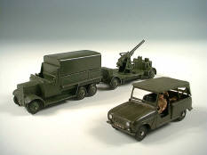 DINKY TOYS DIVERS (3)