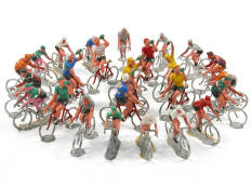 FIGURINES DIVERSES (25)