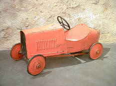 VOITURE A PEDALES (1)