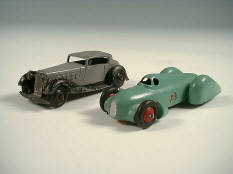 DINKY TOYS DIVERS (2)