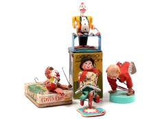 DIVERS & MODERN TOYS (4)