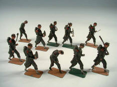 FIGURINES en tôle peinte (1)