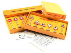 DINKY TOYS (FRANCE) (2)