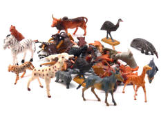 FIGURINES DIVERSES (30)