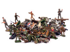 FIGURINES DIVERSES (60)