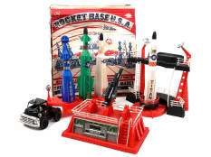 DE LUXE TOY CORP (GB) (1)