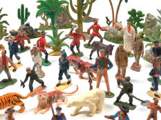 FIGURINES DIVERSES (1)