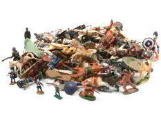 FIGURINES DIVERSES (1)