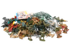 FIGURINES DIVERSES (1)
