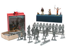 FIGURINES DIVERSES (46)