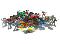 FIGURINES en plastique (1)