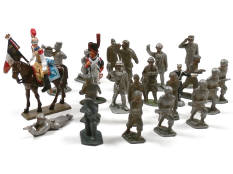 FIGURINES DIVERSES (23)