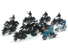 FIGURINES DIVERSES (31)