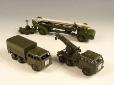 DINKY TOYS DIVERS (3)