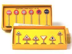 DINKY TOYS (FRANCE) (2)