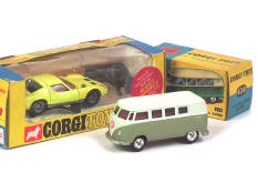 CORGI TOYS (GB) (2)