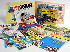 CORGI TOYS & DIVERS (11)