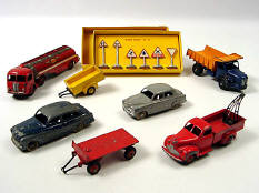 DINKY TOYS (FRANCE) (8)