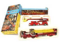 CORGI TOYS (GB) (2)
