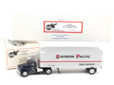 US. MODEL MINT (USA) (2)