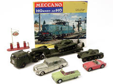 DINKY TOYS & DIVERS (8)