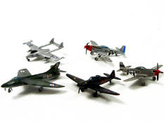 HELMET MODELS & KONISHI (5)