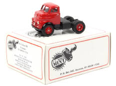 US. MODEL MINT (USA) (1)