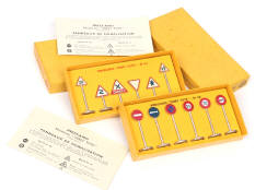 DINKY TOYS (FRANCE) (2)