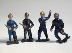 FIGURINES en étain soufflé (1)