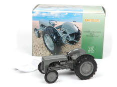 UNIVERSAL HOBBIES (CHINE) (1)