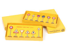 DINKY TOYS (FRANCE) (2)