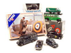 CORGI TOYS & DIVERS (5)