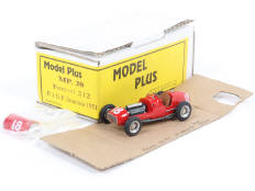 MODEL PLUS (ITALIE) (1)