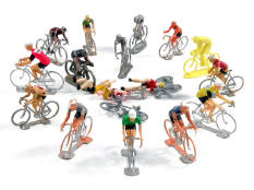 FIGURINES DIVERSES (17)