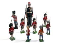 FIGURINES DIVERSES (9)