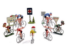 FIGURINES DIVERSES (12)