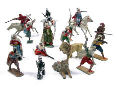 FIGURINES DIVERSES (16)