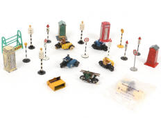 DINKY TOYS (20)